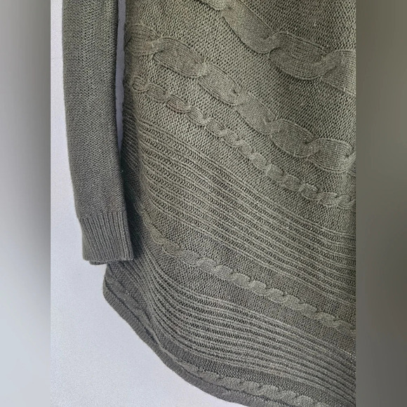 New York & Company Green Long Sleeve Asymmetrical Small Sweater - Picture 3 of 8